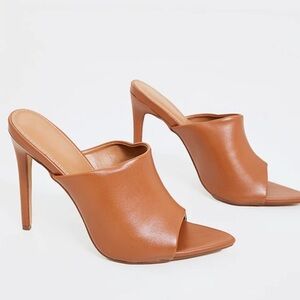 🤩Host Pick🤩 Chocolate color heels super  comfortable‎